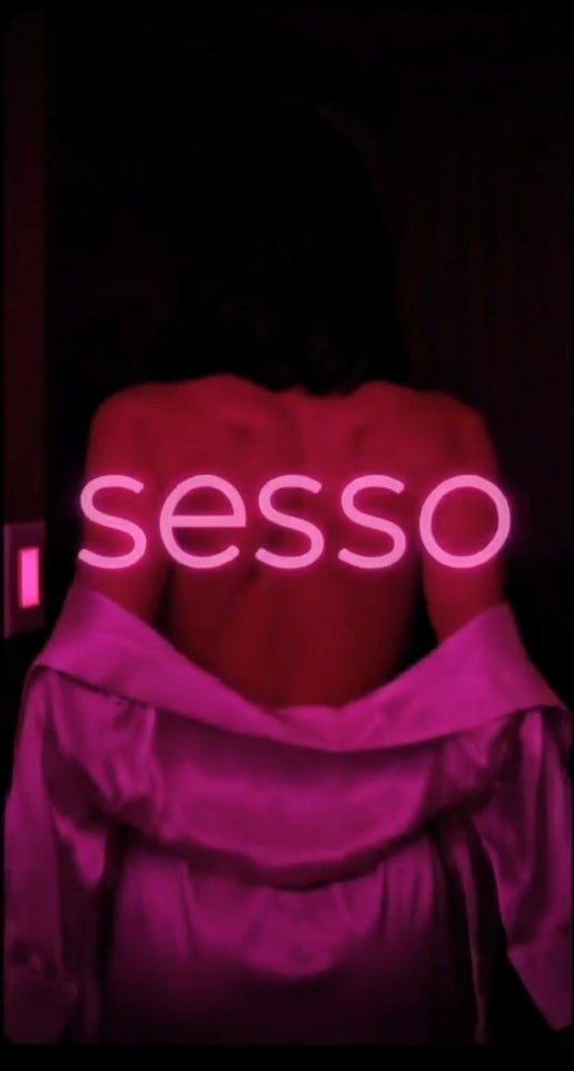 Pink neon sesso sign in moody lighting for clitoral stimulators collection, serving Toronto, Mississauga, Oakville and the GTA, Discreet sex toys toronto and same-day adult wellness delivery in Toronto, Mississauga, Oakville, and surrounding areas